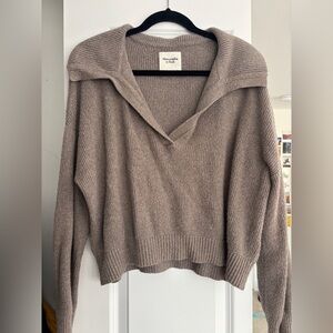 Abercrombie & Fitch Women's Tan V-Neck Sweater